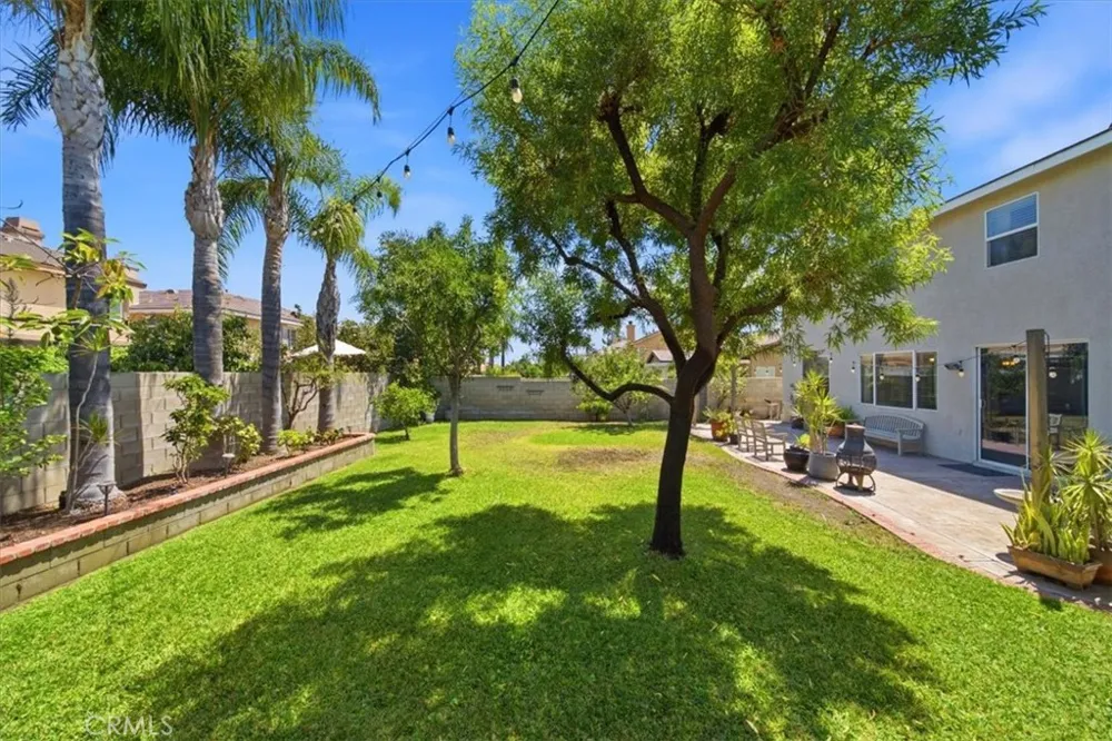 7245 Andrea Fontana, CA 92336