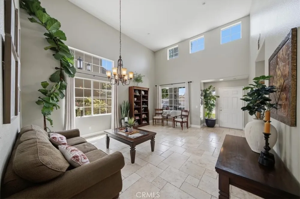 7245 Andrea Fontana, CA 92336