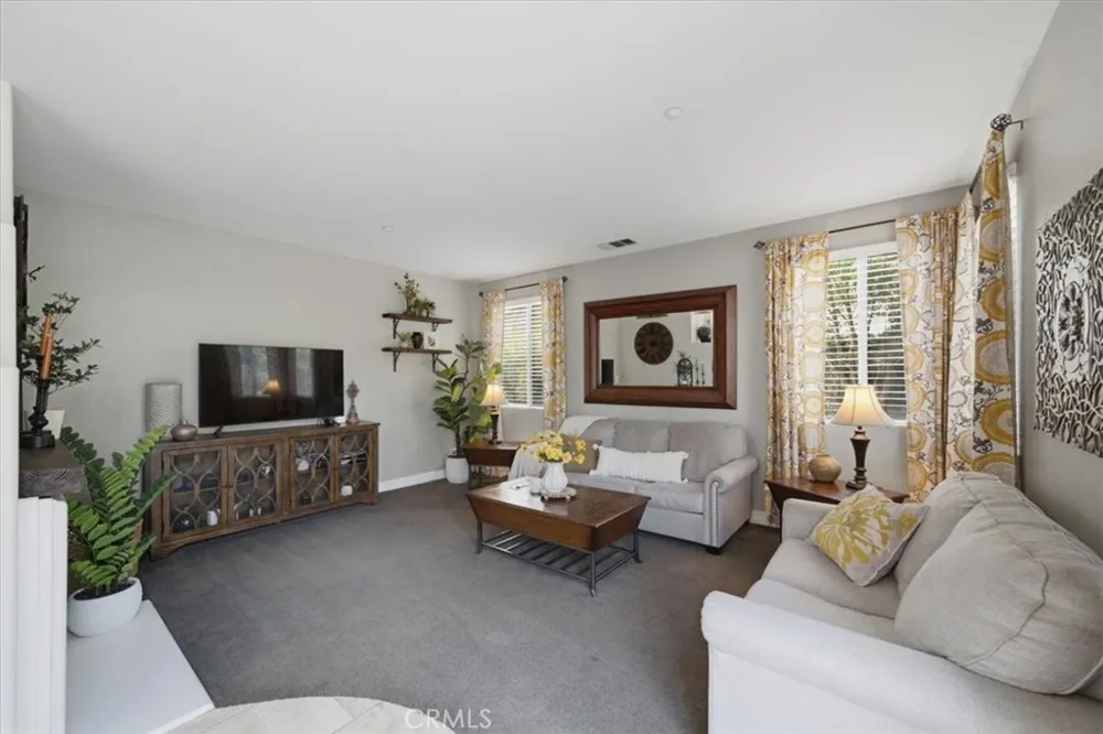 7245 Andrea Fontana, CA 92336