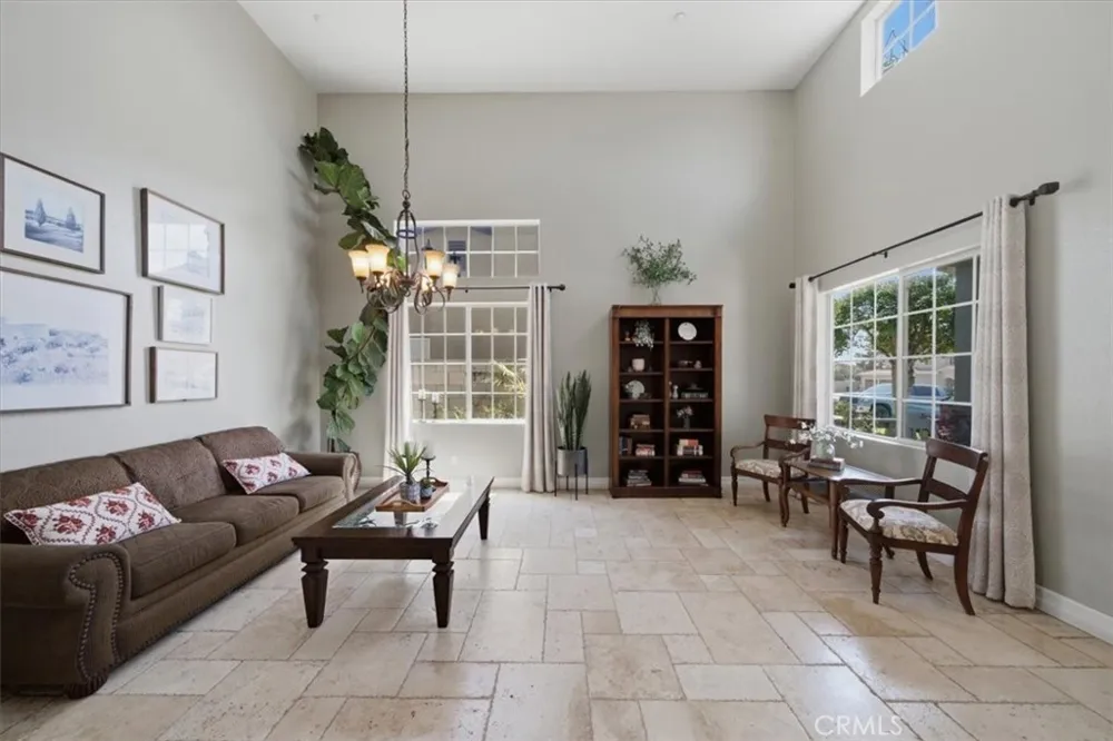 7245 Andrea Fontana, CA 92336