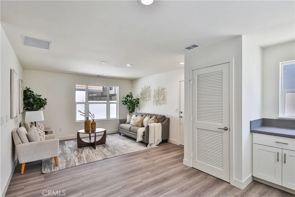 6826 Whitman Avenue Van Nuys, CA 91406