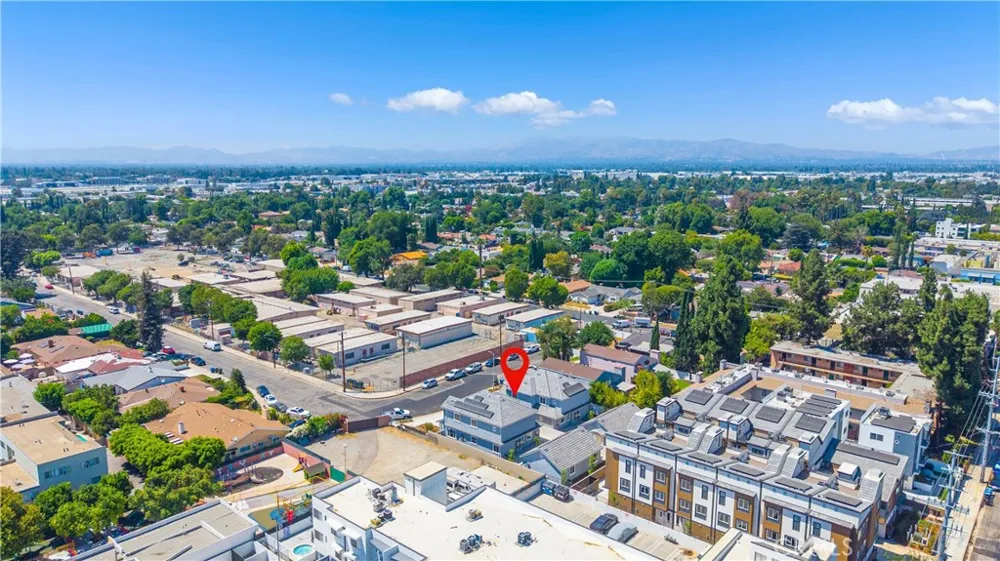 6826 Whitman Avenue Van Nuys, CA 91406