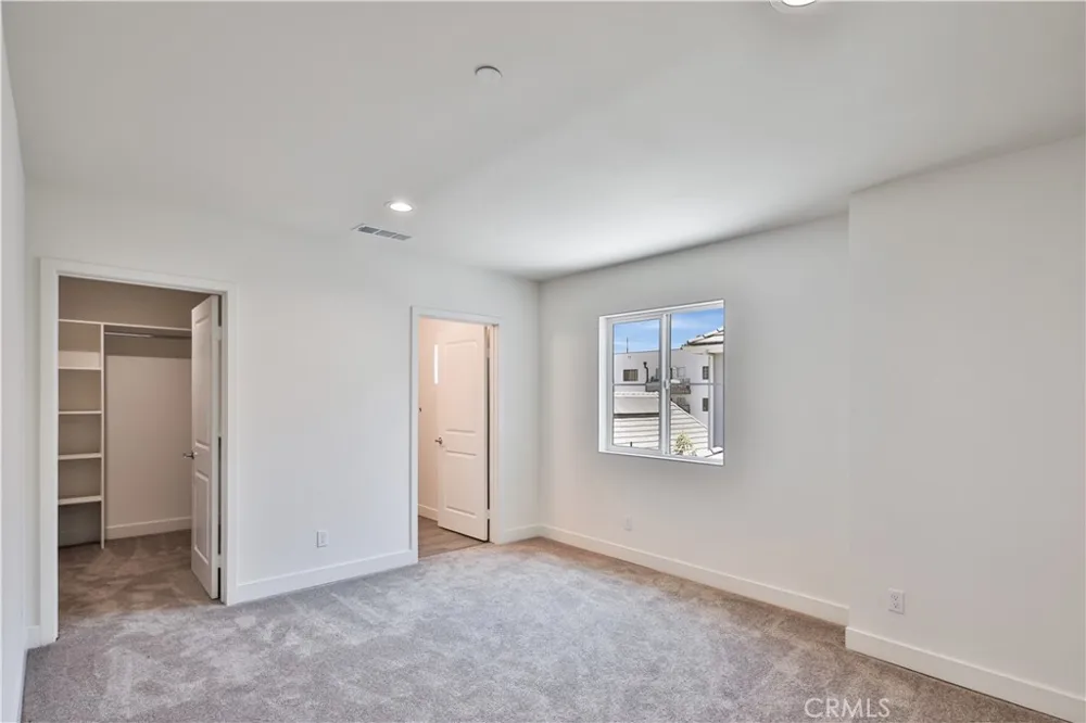 6826 Whitman Avenue Van Nuys, CA 91406