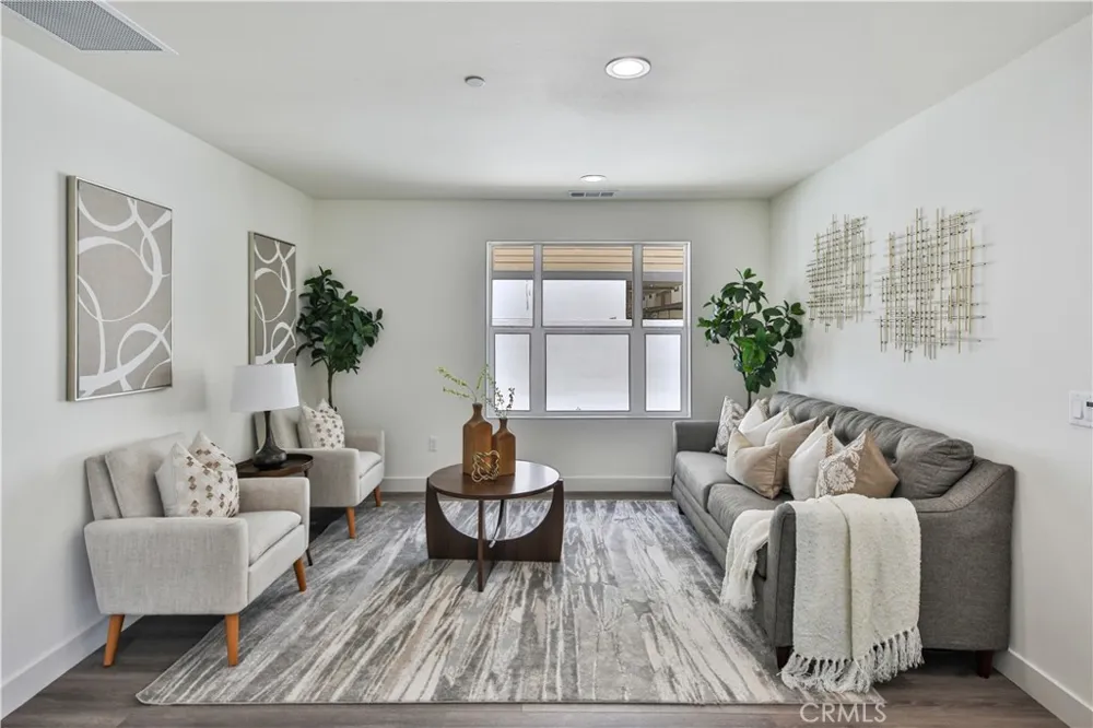 6826 Whitman Avenue Van Nuys, CA 91406