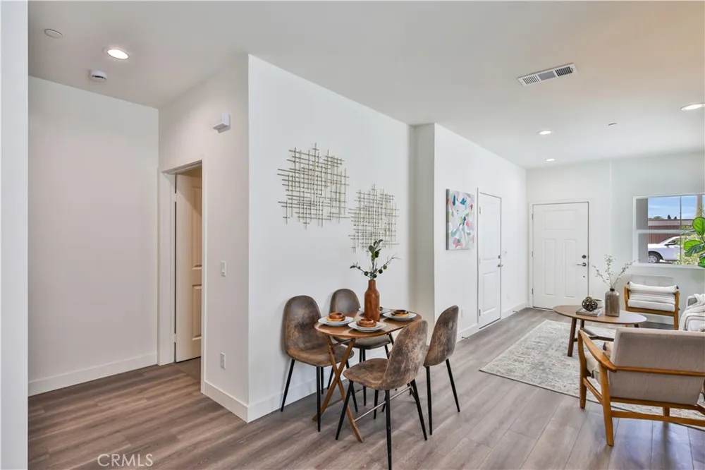 6826 Whitman Avenue Van Nuys, CA 91406
