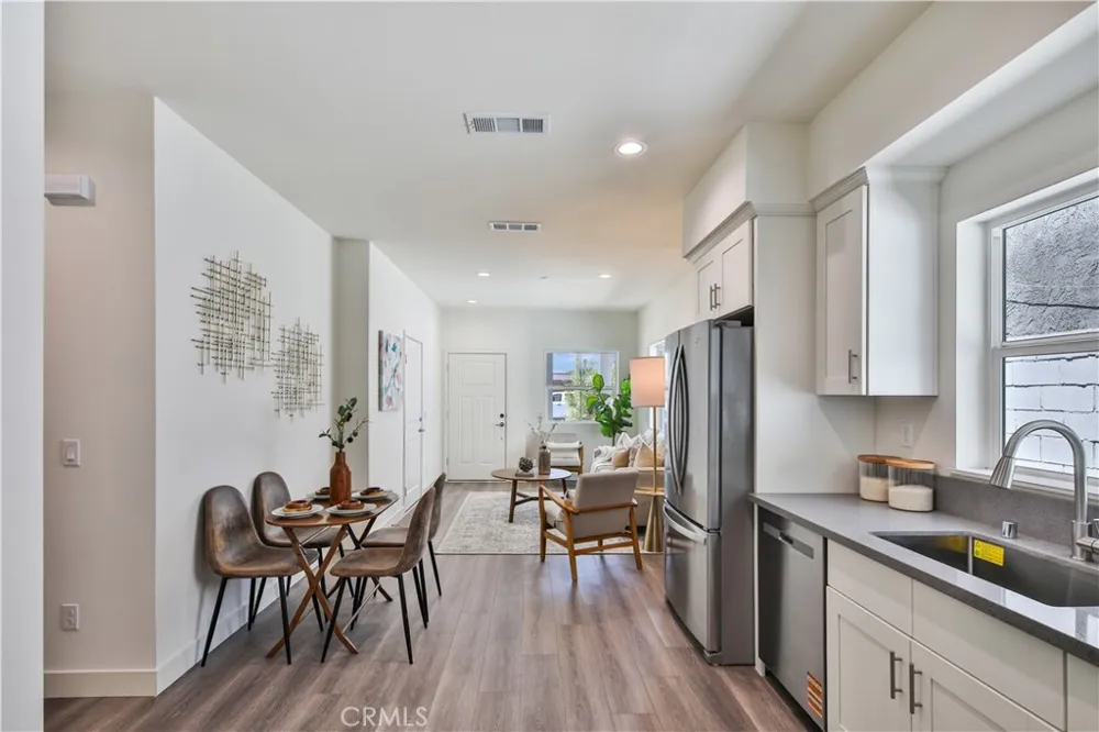 6826 Whitman Avenue Van Nuys, CA 91406