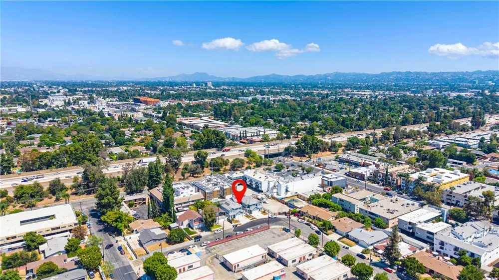 6826 Whitman Avenue Van Nuys, CA 91406