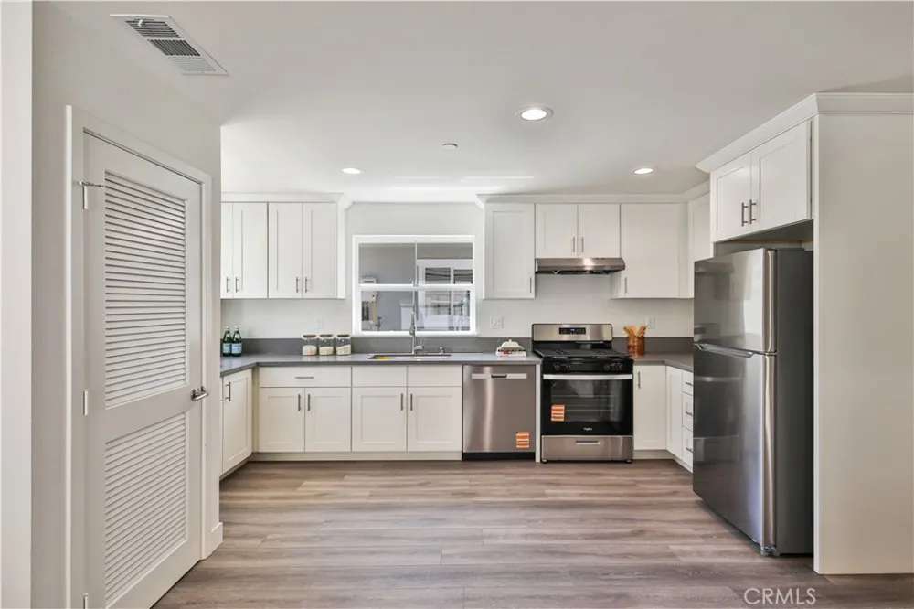 6826 Whitman Avenue Van Nuys, CA 91406