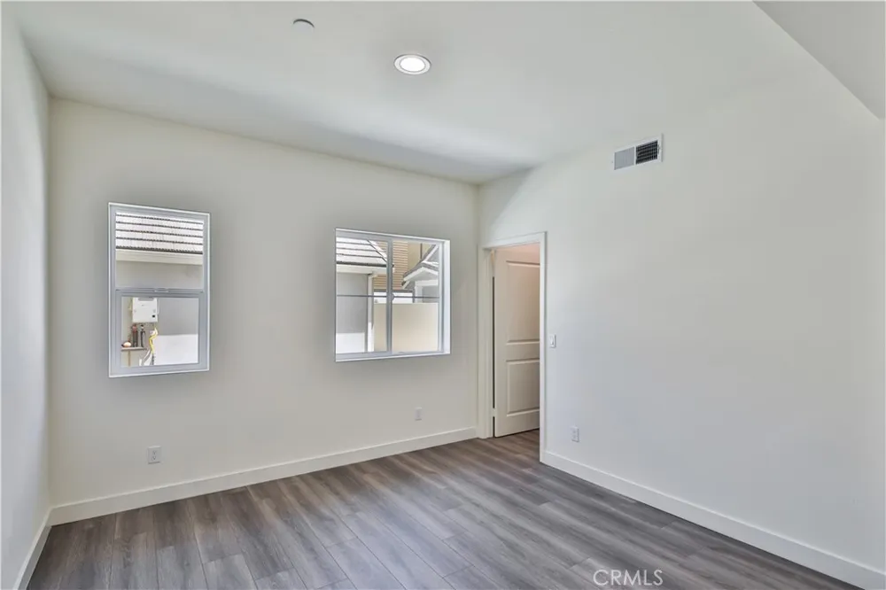6826 Whitman Avenue Van Nuys, CA 91406