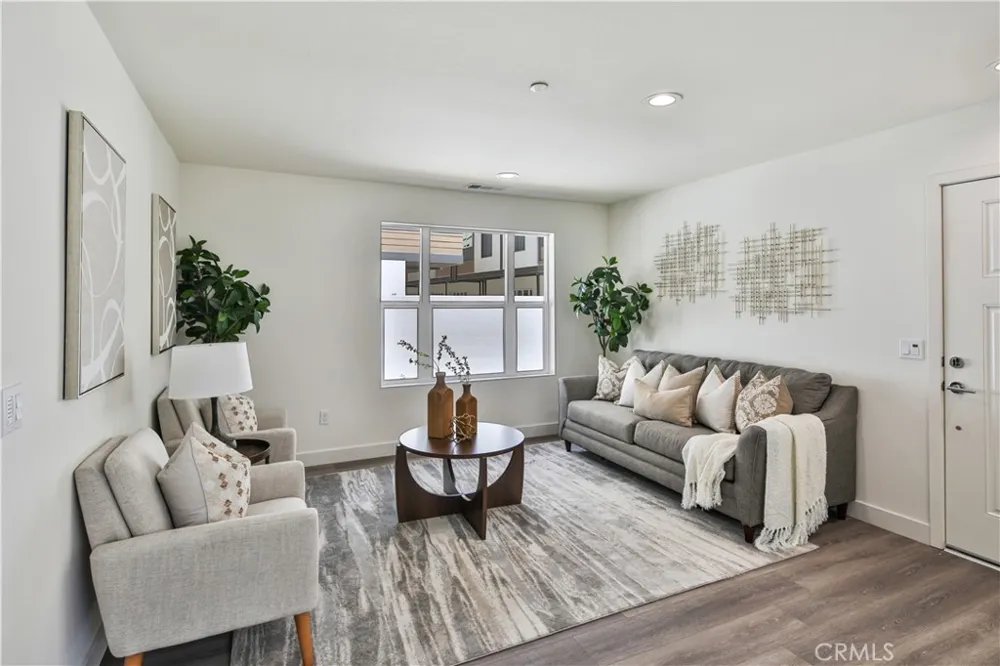6826 Whitman Avenue Van Nuys, CA 91406