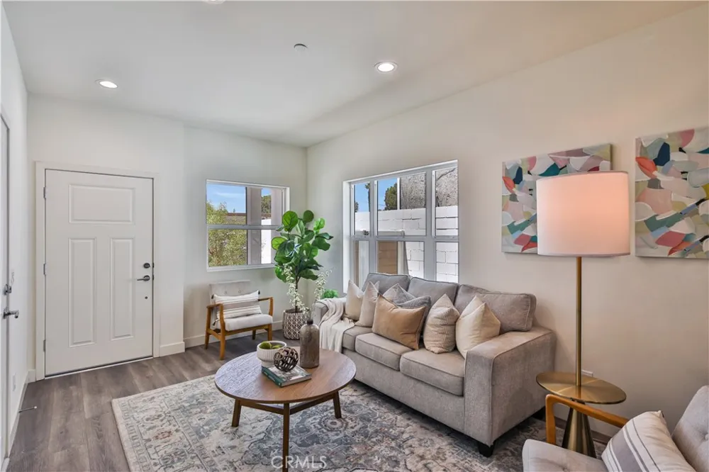6826 Whitman Avenue Van Nuys, CA 91406