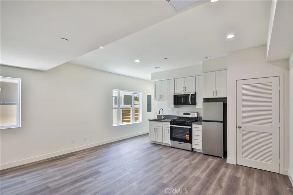 6826 Whitman Avenue Van Nuys, CA 91406