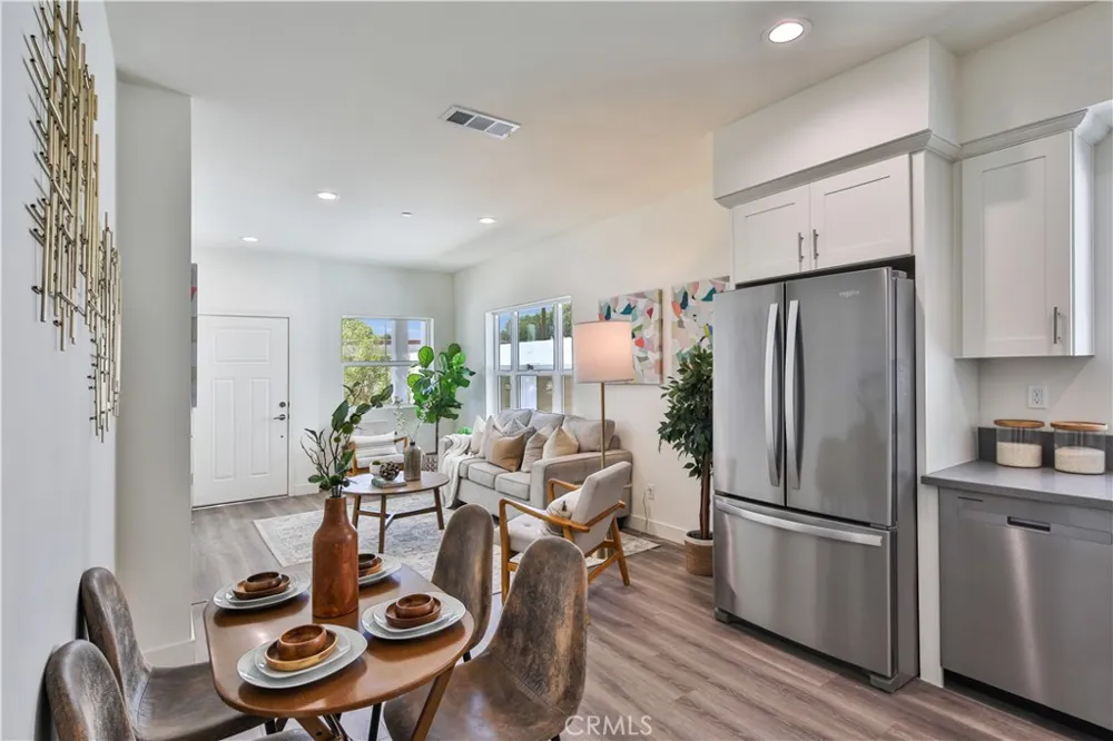 6826 Whitman Avenue Van Nuys, CA 91406
