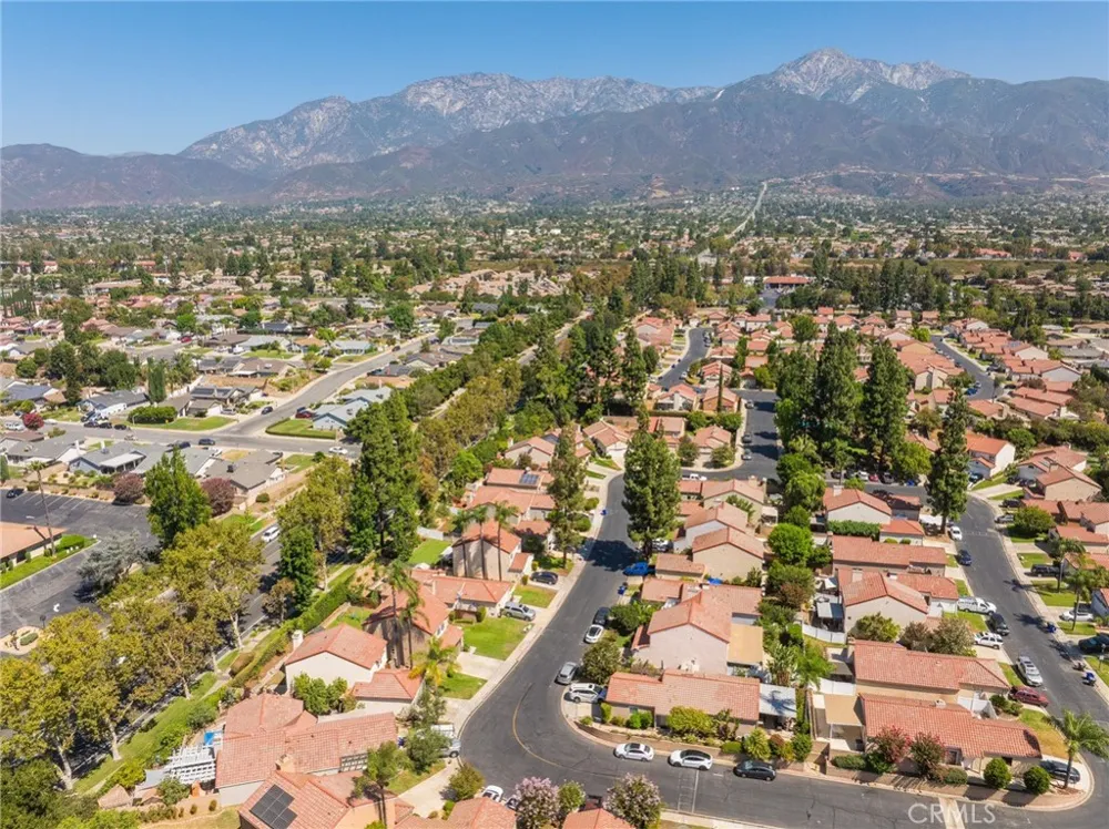 6864 Woodcrest Rancho Cucamonga, CA 91701