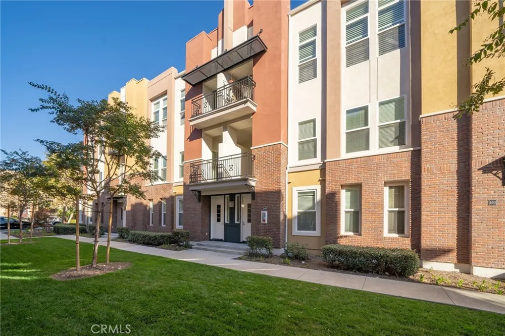 648 W 1st Street Claremont, CA 91711