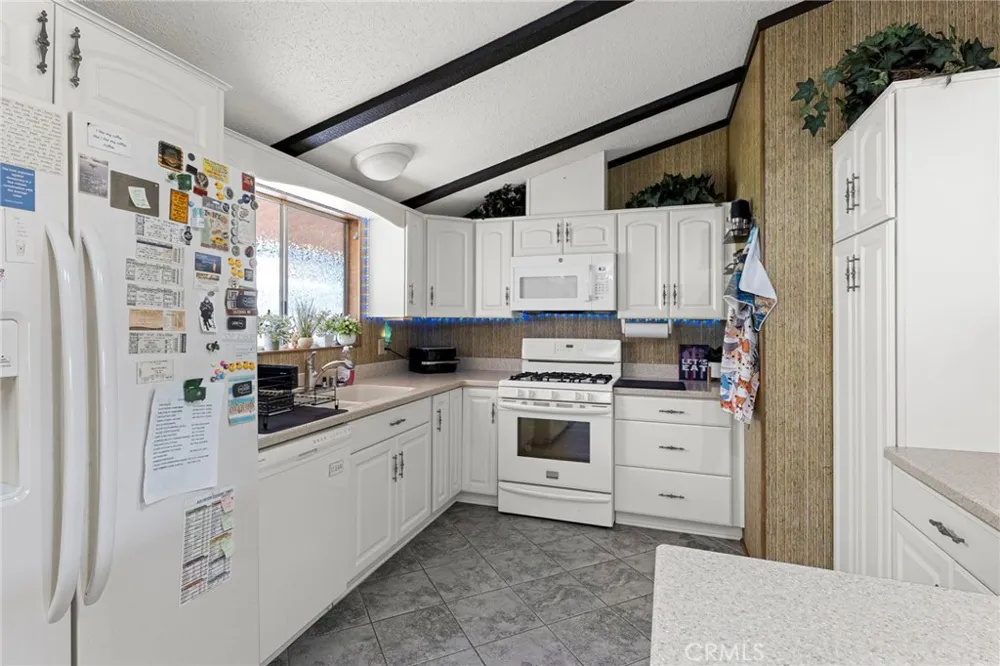 1371 Bishop Hemet, CA 92545