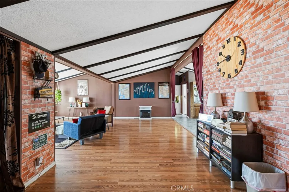 1371 Bishop Hemet, CA 92545
