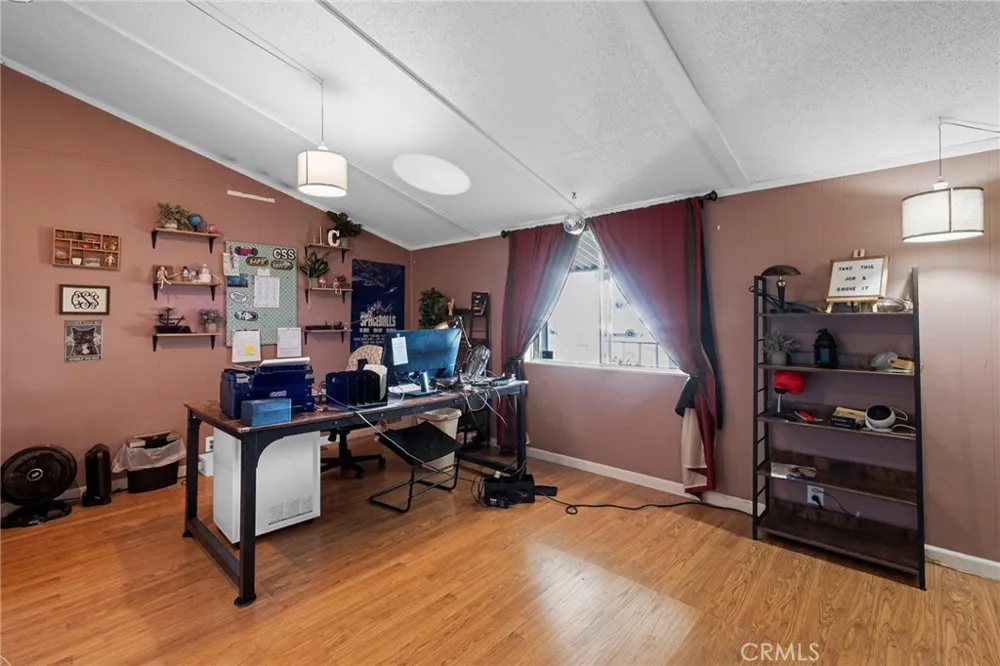 1371 Bishop Hemet, CA 92545