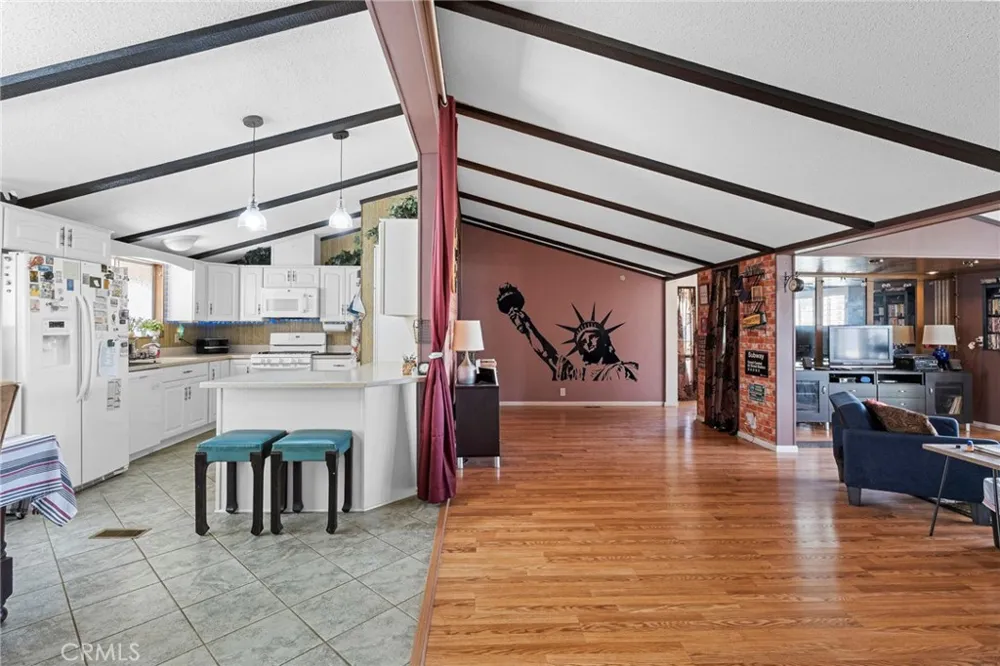1371 Bishop Hemet, CA 92545