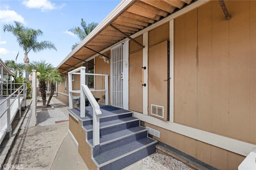 1371 Bishop Hemet, CA 92545