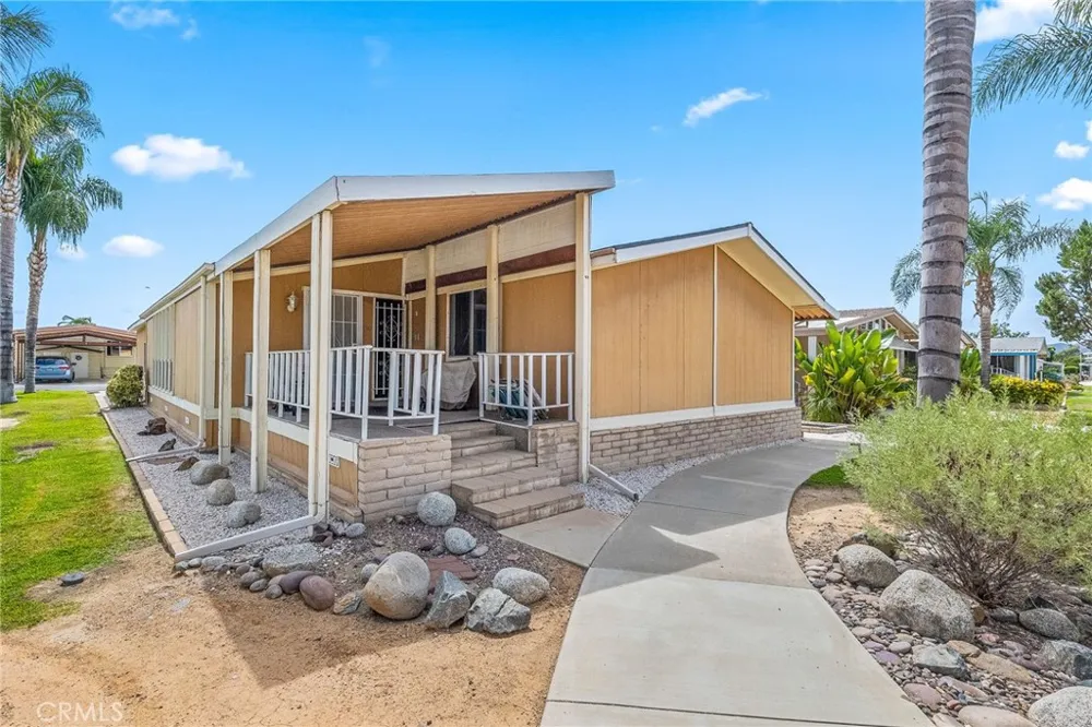 1371 Bishop Hemet, CA 92545