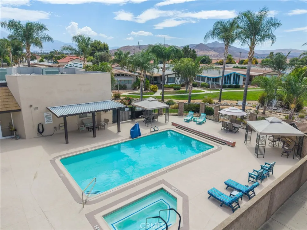 1371 Bishop Hemet, CA 92545
