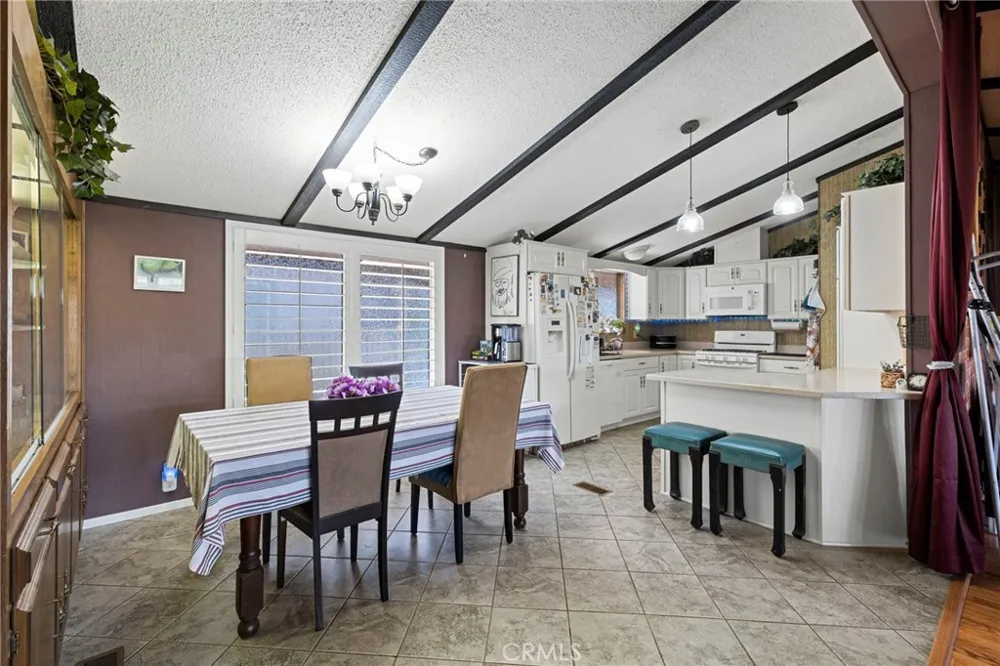 1371 Bishop Hemet, CA 92545