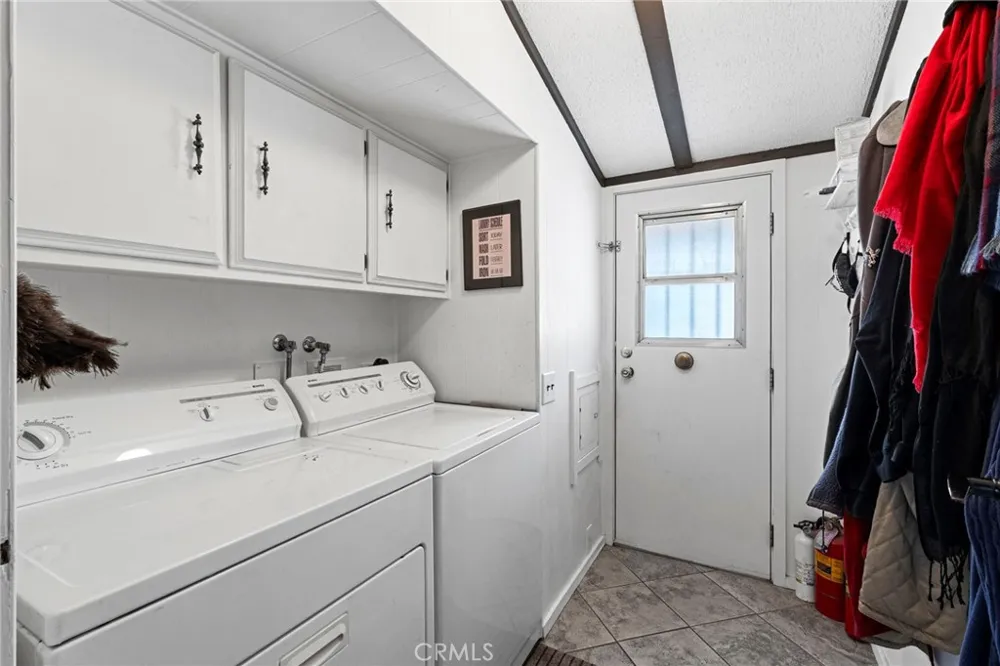 1371 Bishop Hemet, CA 92545