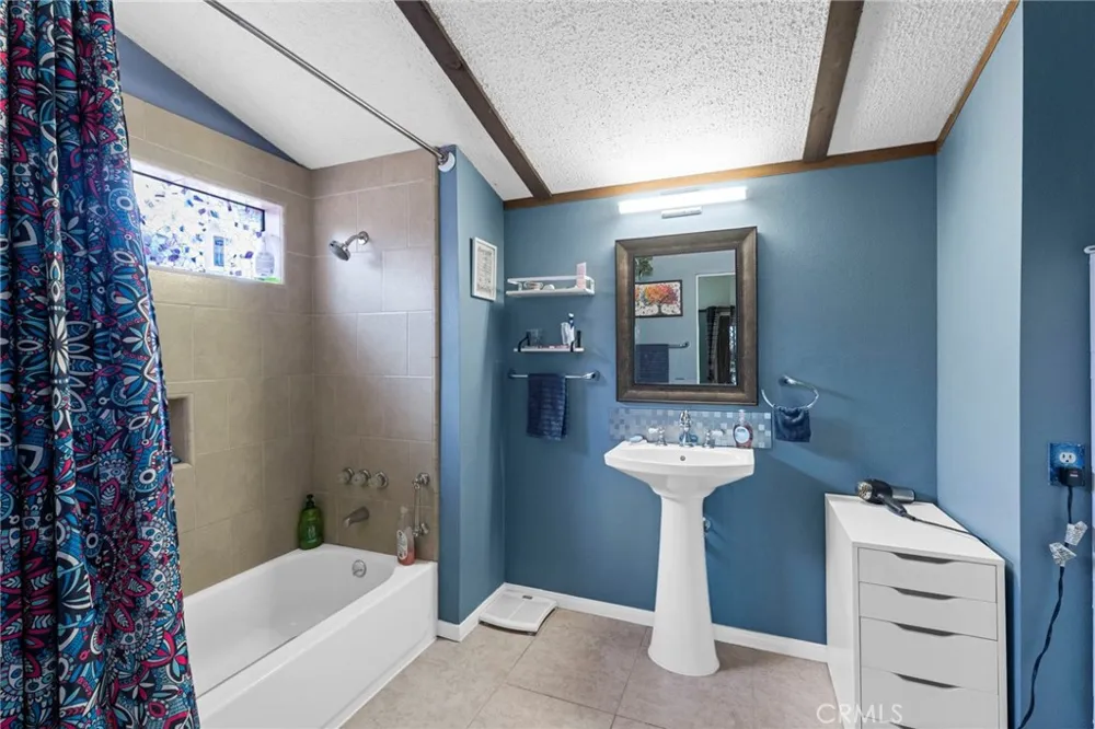 1371 Bishop Hemet, CA 92545