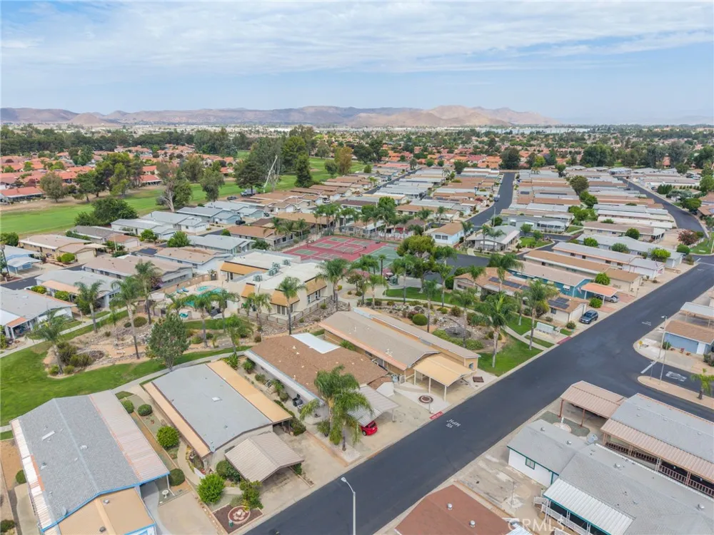 1371 Bishop Hemet, CA 92545