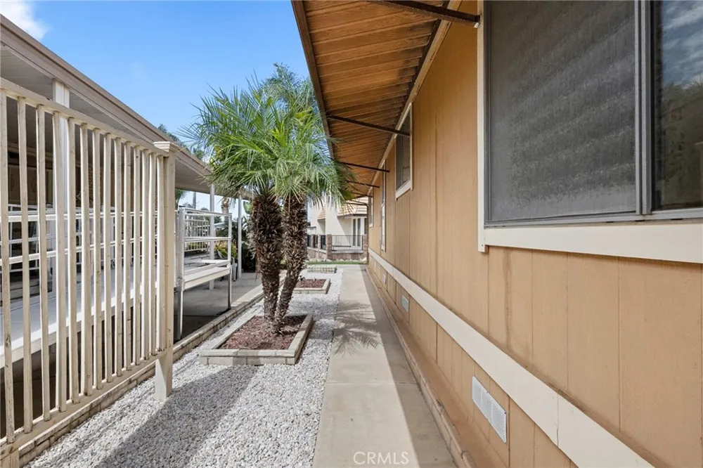1371 Bishop Hemet, CA 92545