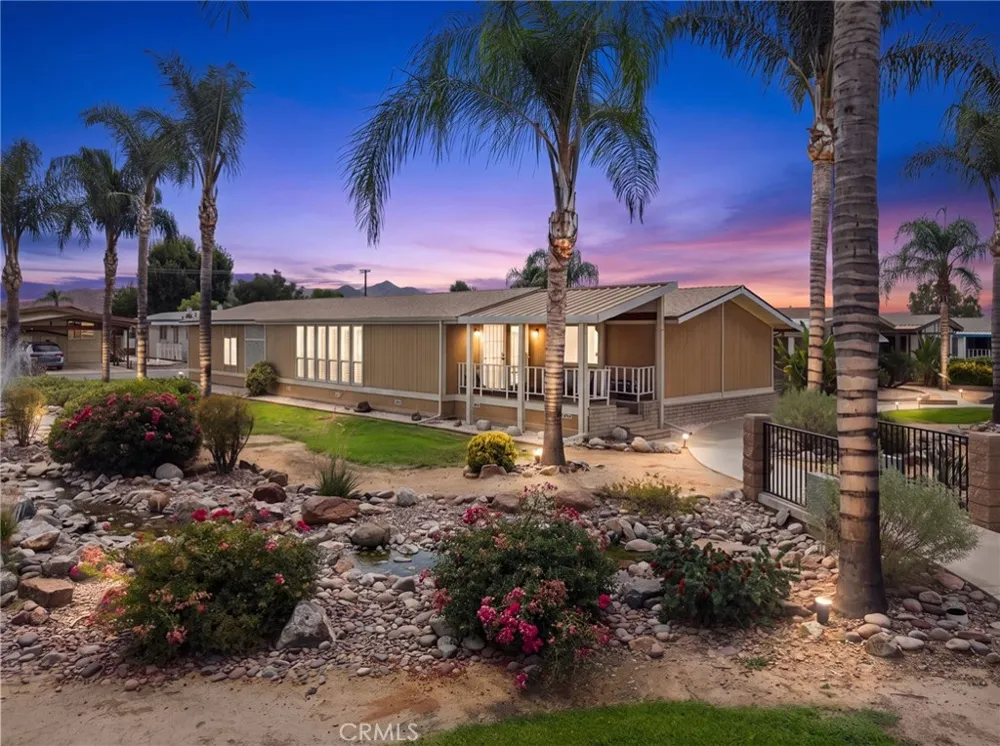 1371 Bishop Hemet, CA 92545