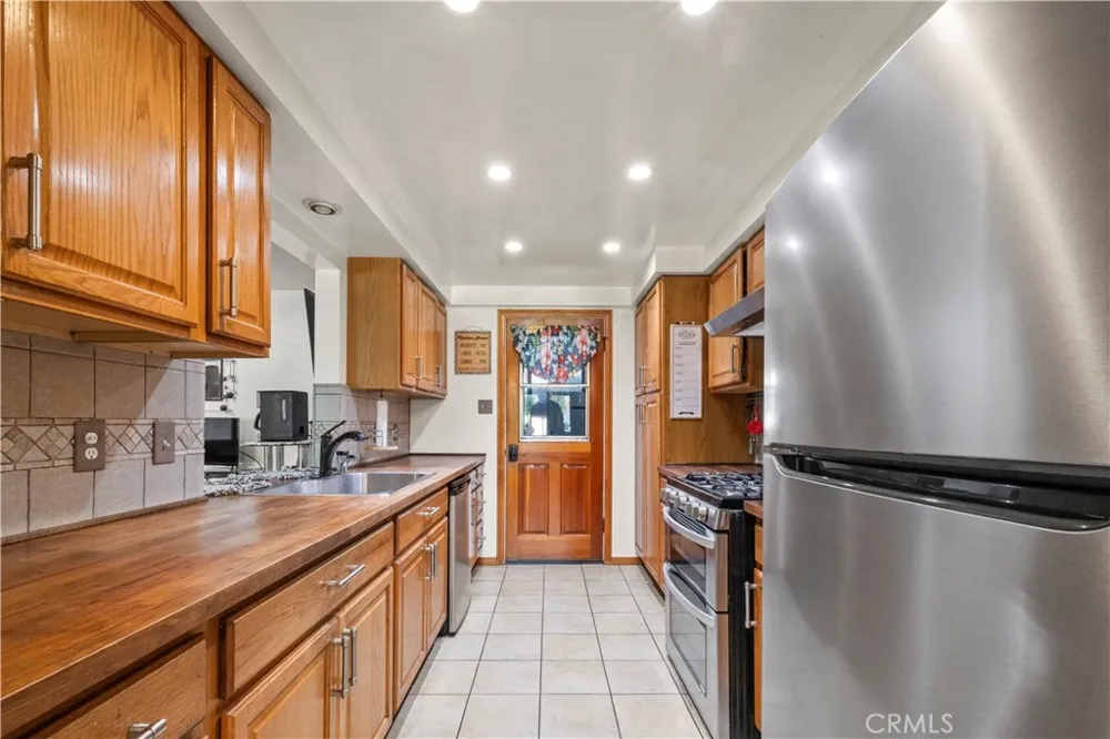 128 Walnuthaven Drive West Covina, CA 91790