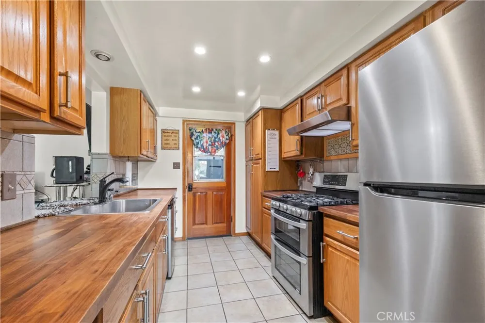 128 Walnuthaven Drive West Covina, CA 91790