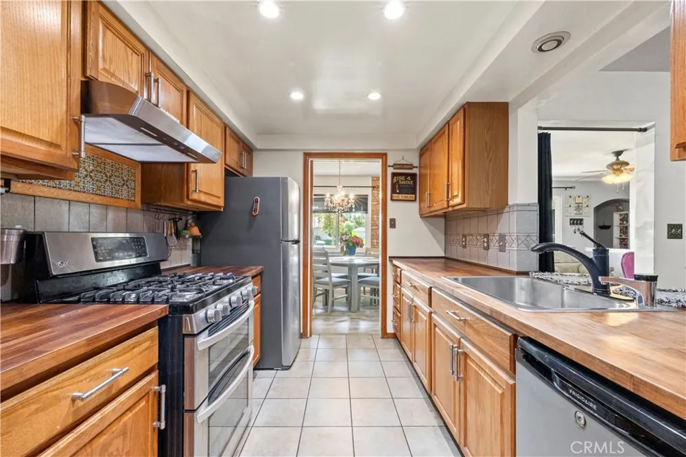 128 Walnuthaven Drive West Covina, CA 91790