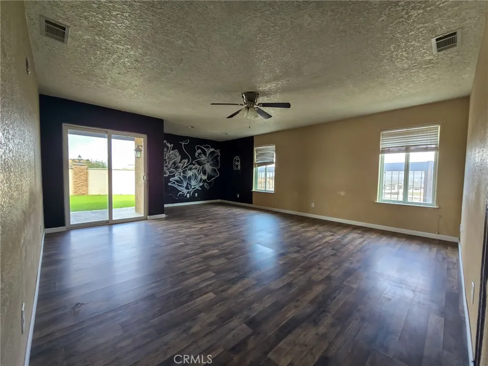 10282 Farmington Oak Hills, CA 92344