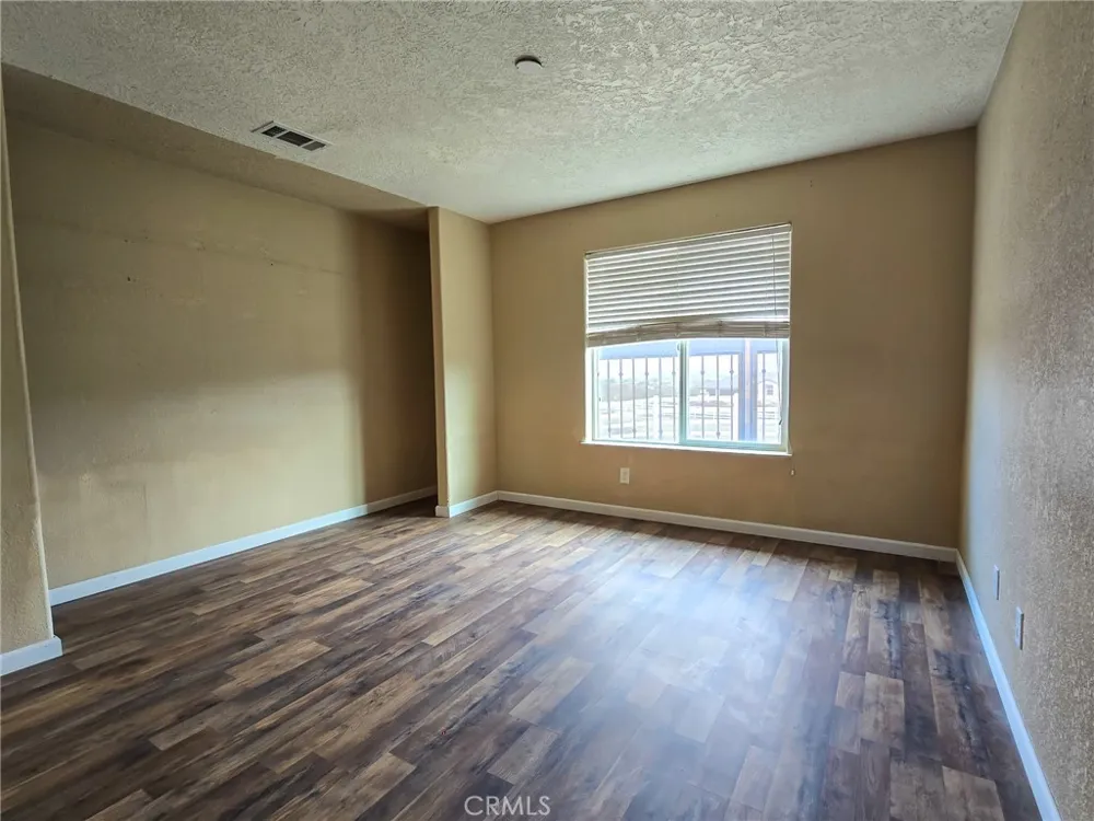10282 Farmington Oak Hills, CA 92344