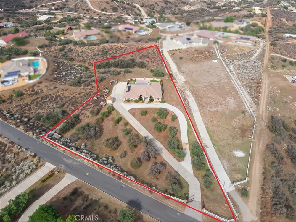 10282 Farmington Oak Hills, CA 92344