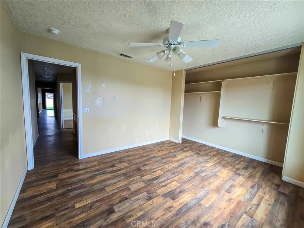 10282 Farmington Oak Hills, CA 92344