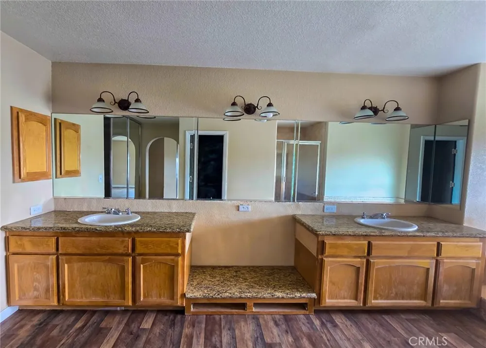 10282 Farmington Oak Hills, CA 92344