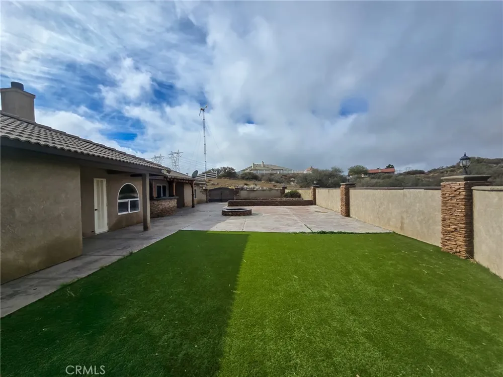 10282 Farmington Oak Hills, CA 92344