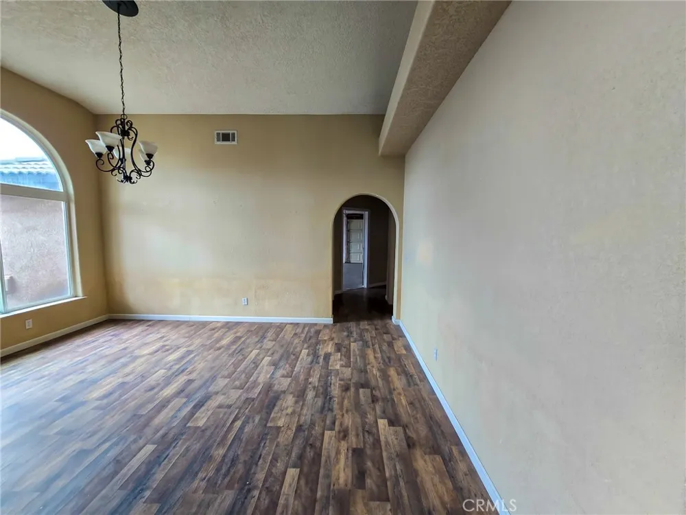 10282 Farmington Oak Hills, CA 92344