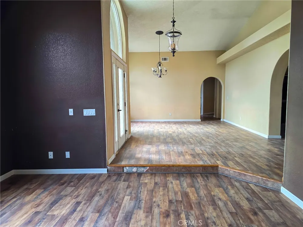 10282 Farmington Oak Hills, CA 92344