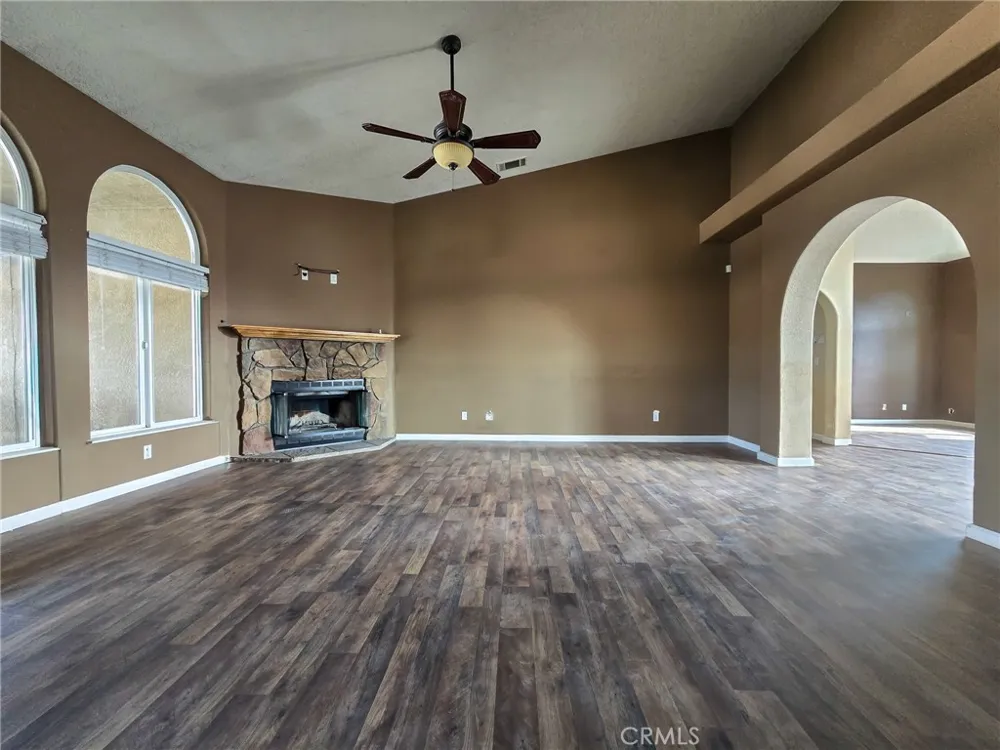 10282 Farmington Oak Hills, CA 92344