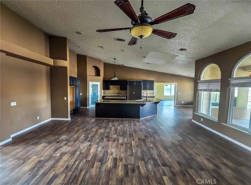 10282 Farmington Oak Hills, CA 92344