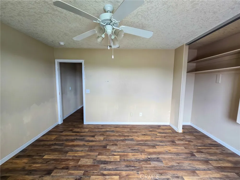 10282 Farmington Oak Hills, CA 92344