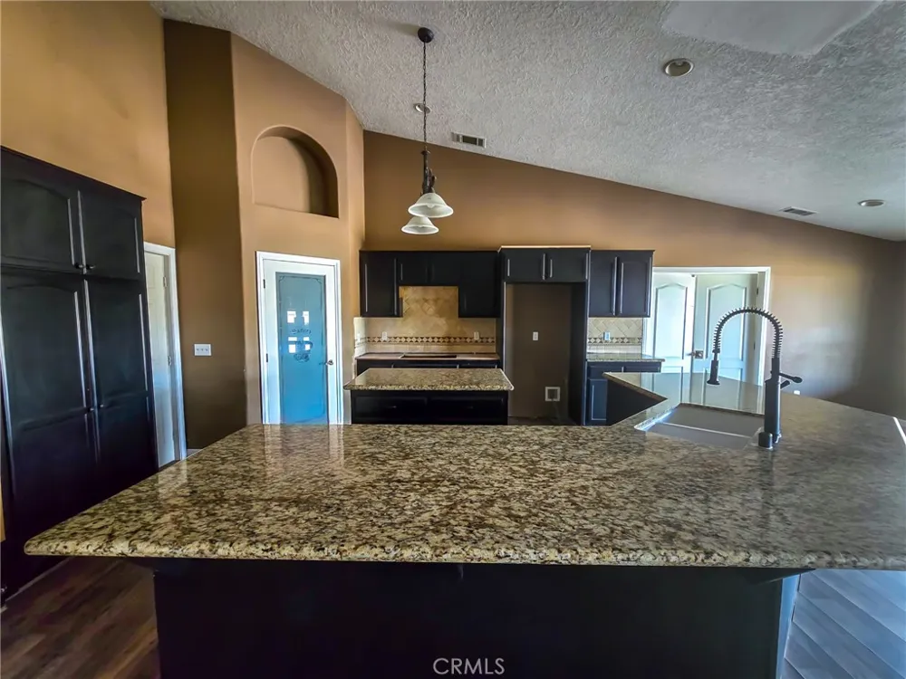 10282 Farmington Oak Hills, CA 92344
