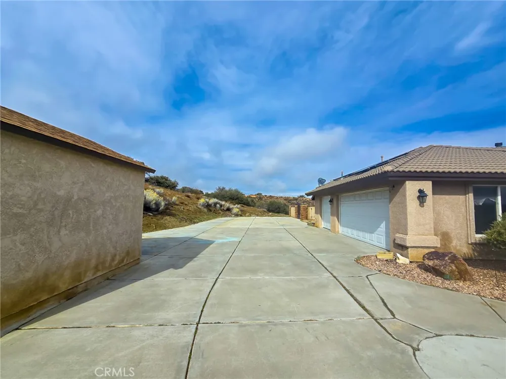 10282 Farmington Oak Hills, CA 92344