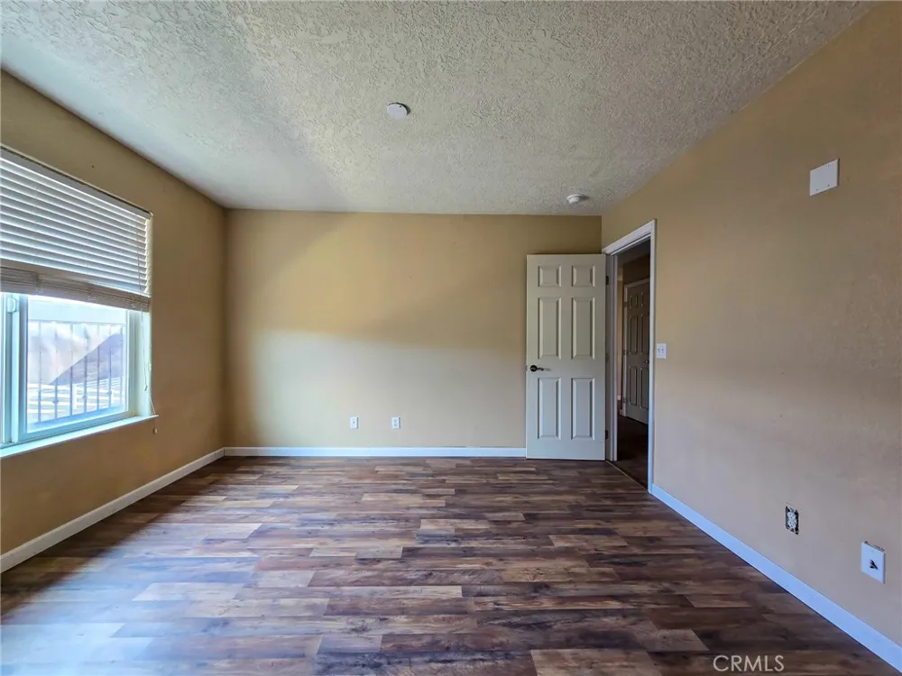 10282 Farmington Oak Hills, CA 92344