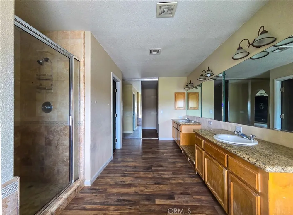 10282 Farmington Oak Hills, CA 92344